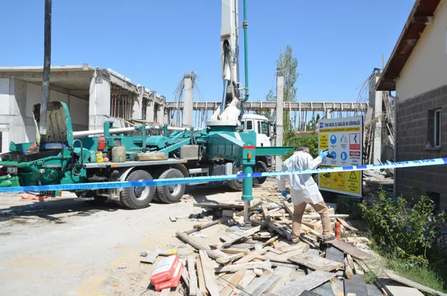 Konya'da inşaatta beton dökümü sırasında göçük! 1'i ağır 3 yaralı