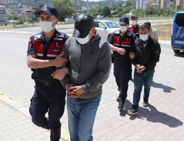 denizlide-76-yasindaki-kadin-para-ve-ziynet-esyalarinin-calindigini-jandarma-gelince-ogrendi-uzuntuden-bayildi-1652609467710.jpg Denizli'de 76 yaşındaki kadın para ve ziynet eşyalarının çalındığını jandarma gelince öğrendi! Üzüntüden bayıldı-10