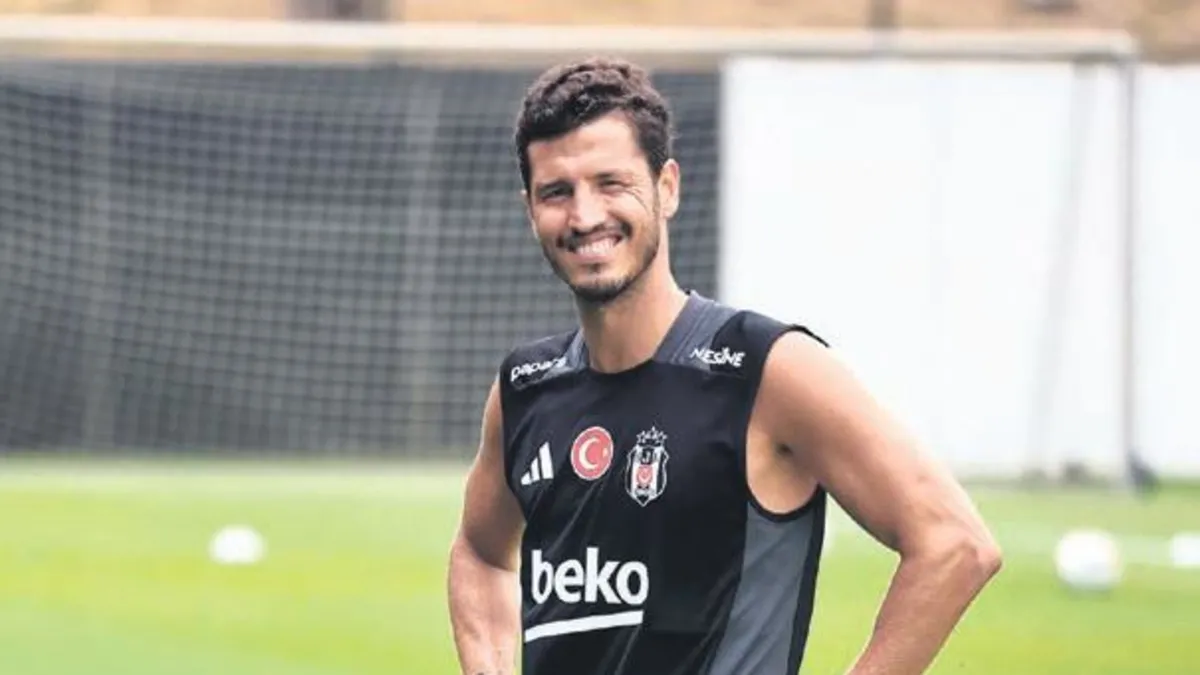 Beşiktaş teknik direktörü Giovanni van Bronckhorst'tan Salih ve Emirhan’a hazır ol emri