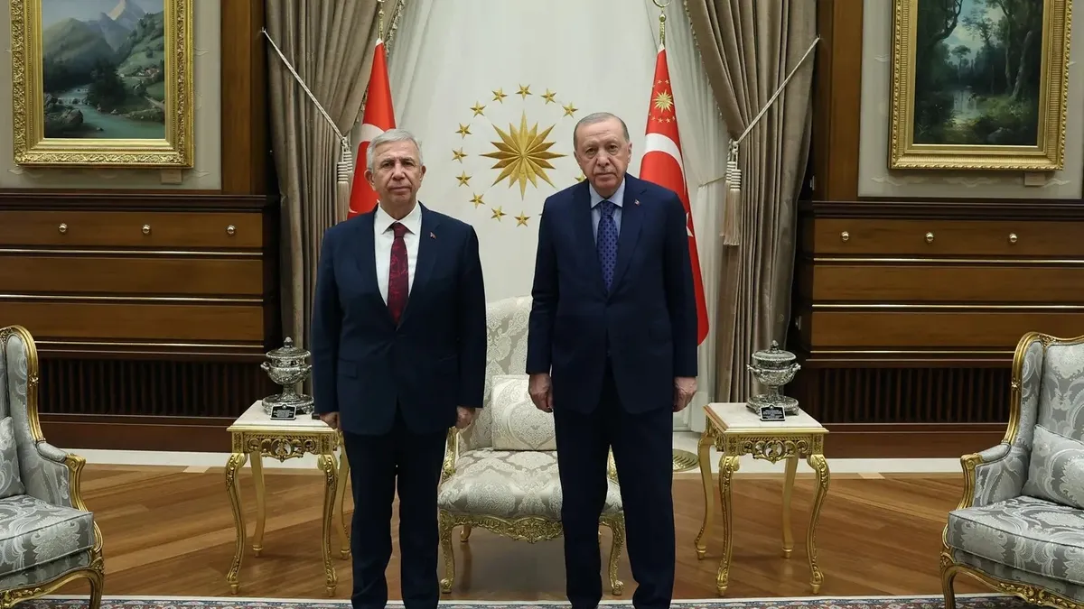 Mansur Yavaş'tan Külliye görüşmesi öncesi dikkat çeken trafik: Özel'e doğrudan, Kılıçdaroğlu'na Kuşoğlu üzerinden haber verdi