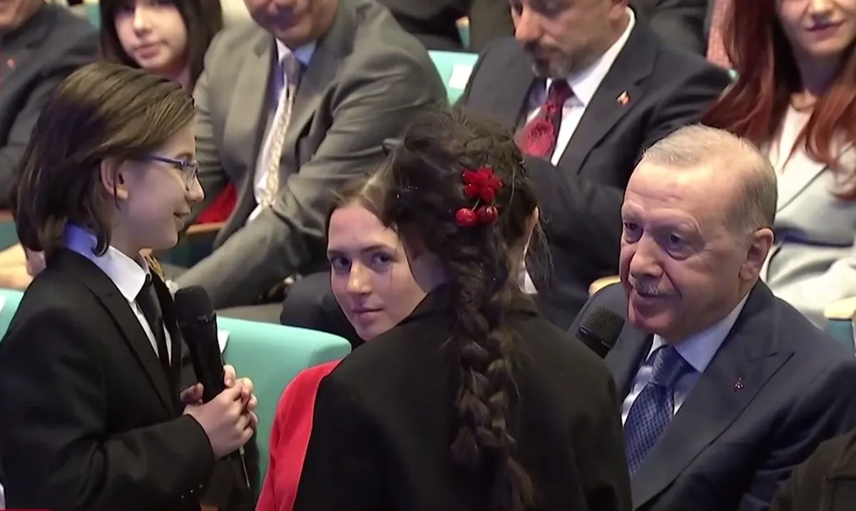 Başkan Erdoğan’ın çocukların söylediği Çayeli'nden Öteye türküsüne eşlik etti-4