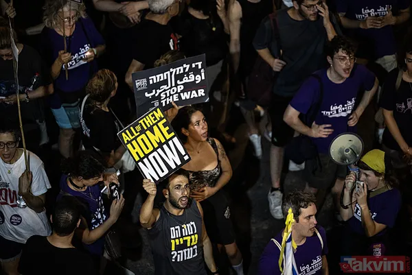 Tel Aviv yine sokaklara döküldü! Eli kanlı Netanyahu'nun evinin önünde büyük protesto: Sen baştasın, sen suçlusun - 19