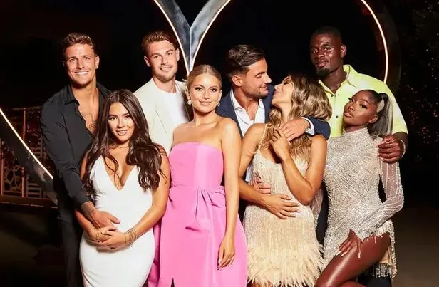 Love Island şampiyonu Ekin Su Cülcüloğlu ortalığı karıştırdı! Aykut Beceren'le Bodrum'da...-1