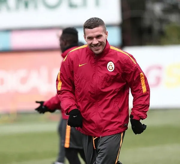 transfer-haberleri-antalyaspor-galatasarayin-eski-yildizi-podolskiyi-bitiriyor-1579206179634.jpeg Transfer haberleri | Antalyaspor, Galatasaray'ın eski yıldızı Podolski'yi bitiriyor!-2