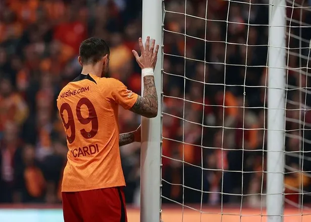 cop-kadro-17-puan-ruya-kadro-18-puan-sezona-dunya-yildizlari-ile-baslayan-galatasaray-beklentileri-karsilayama-1666750082674.jpeg Çöp kadro 17 puan rüya kadro 18 puan! Sezona dünya yıldızları ile başlayan Galatasaray beklentileri karşılayamadı-5