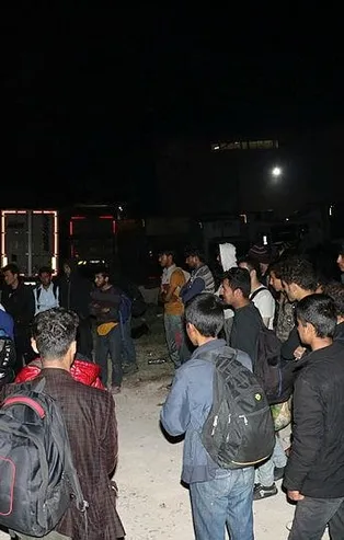 Son dakika: Adana'da 50 düzensiz göçmen yakalandı