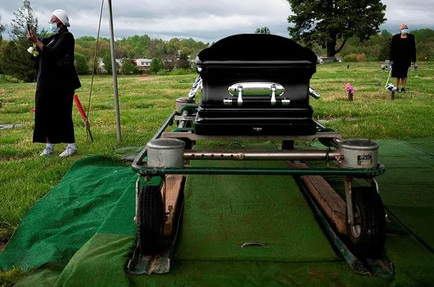 Son dakika: ABD’de koronavirüs bilançosu giderek ağırlaşıyor: 24 saatte 2 bin 490 kişi hayatını kaybetti-2