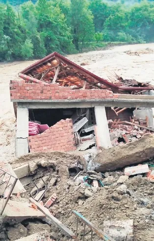 Batı Karadeniz'deki bilanço ağırlaşıyor! Binalar ve camiler yıkıldı, 2 vatandaş ise kayıplara karıştı