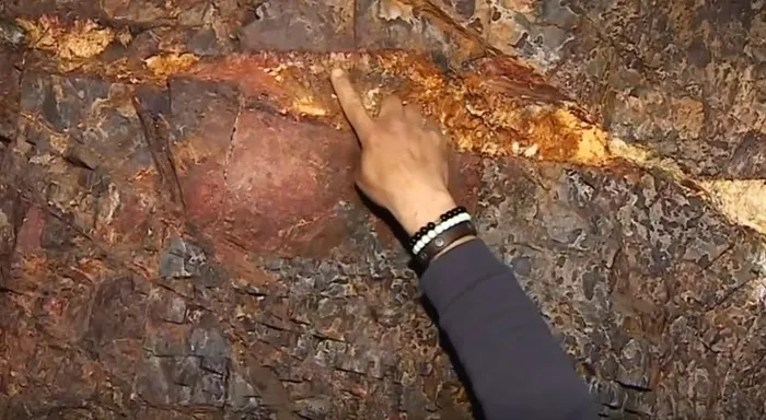 sadece-turkiyede-cikartiliyor-1-grami-bile-altini-5e-katliyor-1701847548138.jpg 1 gramı bile altını 5 kat değerli! Sadece Türkiye'de çıkartılıyor! Servet değerinde...-2