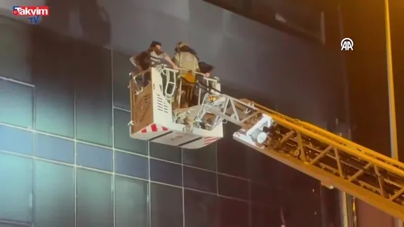 Ataşehir'de bir otelde çıkan yangında 5 kişi yaralandı