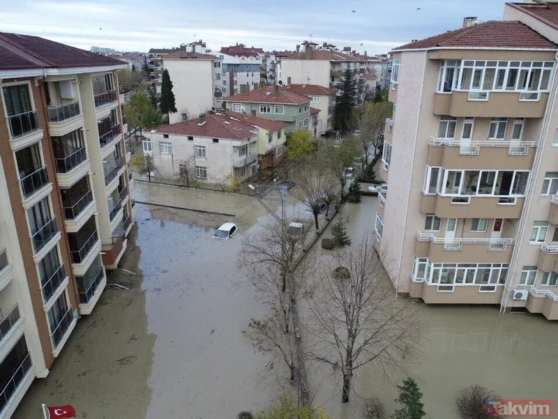 Edirne’de sel felaketi! Hastaneyi su bastı, caddeler kapandı
