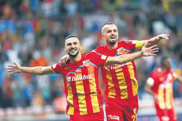 tenis-dunyasinin-en-buyuk-efsanelerinden-roger-federer-emeklilige-ayrildi-spor-haberleri-1663375252795.jpeg Tenis dünyasının en büyük efsanelerinden Roger Federer emekliliğe ayrıldı | Spor haberleri-2