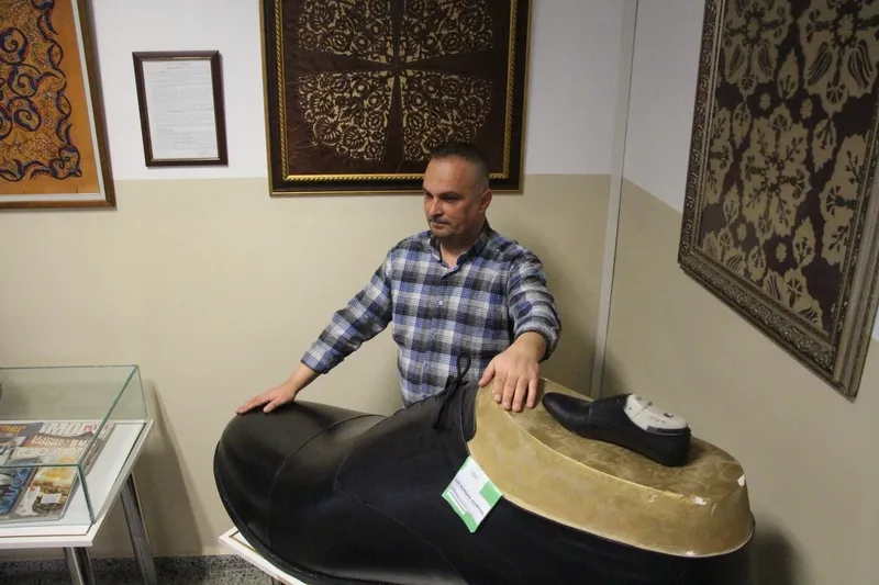 turkiyede-rekor-kirildi-tam-222-numara-ayakkabi-uretildi-1777464087307.jpg Türkiye’de rekor kırıldı: Tam 222 numara ayakkabı üretildi-4