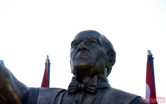 Atatürk’e benzemeyen heykelde düzeltme çalışması