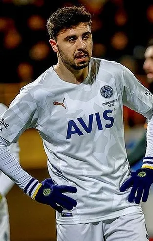 Fenerbahçe'de Mesut Özil ile birlikte kadro dışı kalan Ozan Tufan’ın ibretlik çöküşü