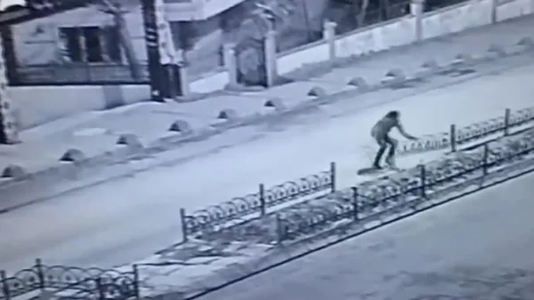 istanbul-arnavutkoyde-refujdeki-demir-ferforje-citler-calindi-1648103984254.jpg İstanbul Arnavutköy'de refüjdeki demir ferforje çitler çalındı-3