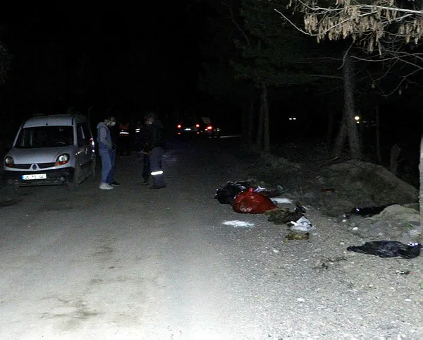 ankarada-imrahor-deresi-yataginda-damar-yolu-acilmis-30-kopek-olusu-bulundu-1617917002516.jpg Ankara'da İmrahor Deresi yatağında damar yolu açılmış 30 köpek ölüsü bulundu-5