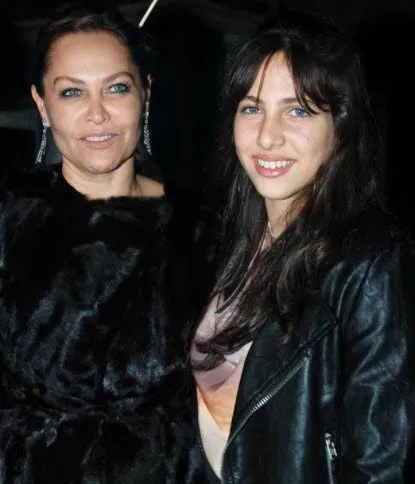 Hulya Avsar In Kizi Zehra Cilingiroglu Nun Son Halini Nasil Biliyorsaniz Unutun Zehra Gitti Kestirdi Cumle Aleme Gosterdi Takvim Hulya Avsar In Kizi Zehra Cilingiroglu Nun Son Halini Nasil Biliyorsaniz Unutun Zehra Gitti Kestirdi Cumle Aleme Gosterdi Takvim