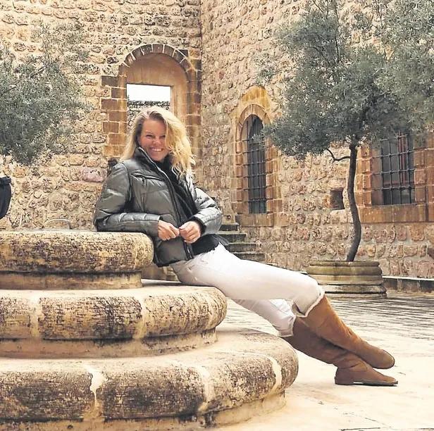 Başrollerinde Akın Akınözü ve Ebru Şahin'in oynadığı Hercai Mardin’i dünya manşetlerine taşıdı! Hercai'nin çekildiği konağa ünlü akını-3