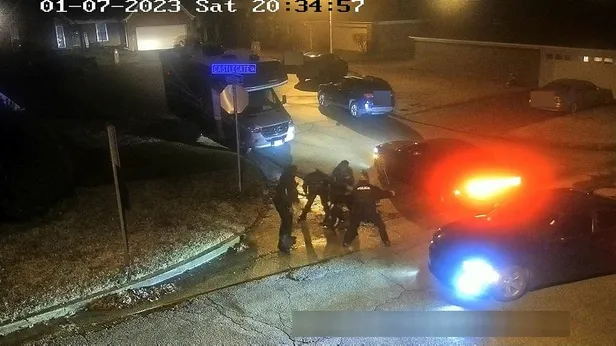 ABD'de polisin darbettiği 29 yaşındaki genç üç gün sonra hayatını kaybetti sokaklar karıştı! Dehşet anlarının görüntüsü ortaya çıktı-3