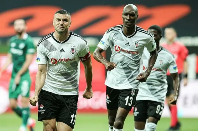 Beşiktaş'ta şok! Burak Yılmaz sakatlandı
