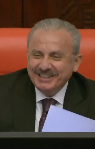 TBMM'deki 23 Nisan özel oturumunda gülümseten anlar! Mustafa Şentop'un muhalefet şakası kahkahalara neden oldu