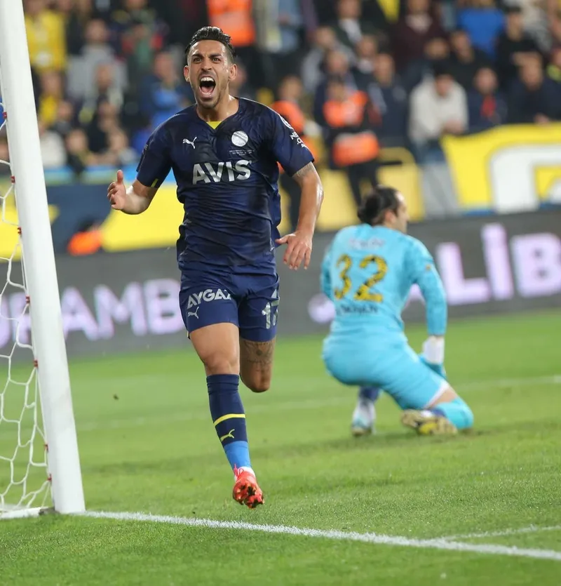 irfan-can-kahveci-kasimpasa-kampina-katildi-1767858550536.jpeg İrfan Can Kahveci Kasımpaşa kampına katıldı!-2