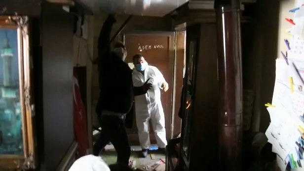 Kötü kokular üzerine içeri girdiler gördükleri manzara şoke etti! İki gün temizlik 7 kamyon çöp-2