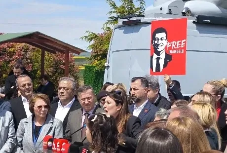 tuba-torun-erdogdunun-savas-ilanidir-sozlerine-inceleme-1777725016408.jpeg Aykut Erdoğdu’nun eşi ve avukatı Tuba Torun Erdoğdu’nun “savaş ilanıdır” sözlerine savcılık incelemesi-3