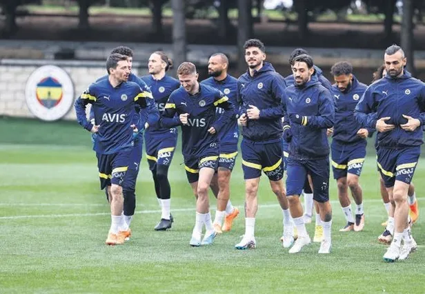 marca-gazetesi-en-iyi-11i-secti-fenerbahceli-ferdi-kadioglu-da-yerini-aldi-1680313498652.jpeg