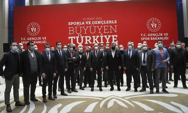 SON DAKİKA: Bakan Kasapoğlu'ndan stat zeminleriyle ilgili flaş açıklama: Bunun mazereti olmaz-9