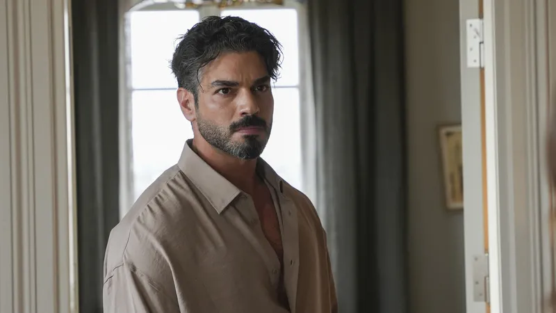 karadut-2-bolumden-ipuclari-zuhal-akli-ile-kalbi-arasinda-kaliyor-1727439230743.jpg Karadut 2. bölümden ipuçları: Zuhal aklı ile kalbi arasında kalıyor!-4