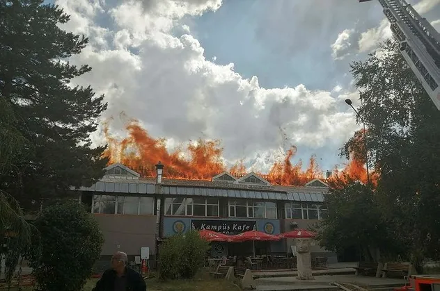 Atatürk Üniversitesi yemekhanesinde yangın
