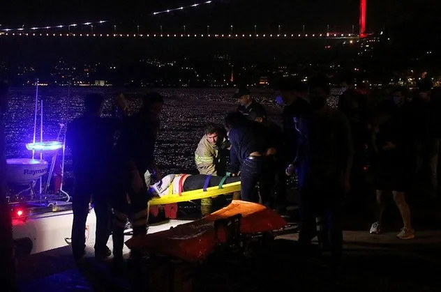Son dakika: Sarıyer'de korku dolu anlar: Arkadaşlarıyla sahilde otururken denize atladı