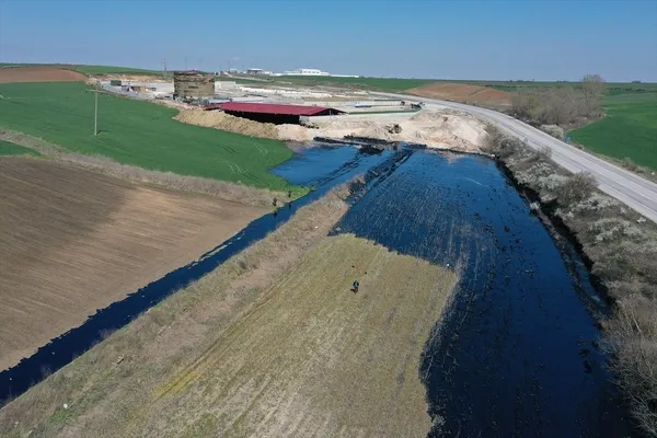 edirnede-tonlarca-zift-tarim-arazilerini-mahvetmisti-sirketin-faaliyetleri-durduruldu-1649770277083.jpg Edirne'de tonlarca zift tarım arazilerini mahvetmişti! Şirketin faaliyetleri durduruldu-3