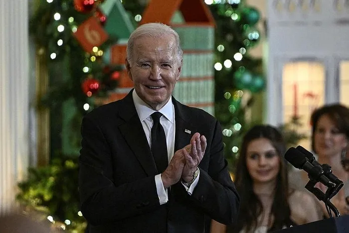 biden-bu-kez-baltayi-tasa-vurdu-abd-baskani-joe-biden-gaflarina-kafa-karisikliklarina-bir-yenisini-daha-ekledi-1701818720522.jpeg