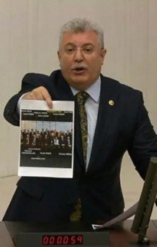 Takvim.com.tr, FETÖ ilişkisini ifşa etmişti... AK Parti Grup Başkanvekili Emin Akbaşoğlu CHP'li Engin Özkoç’u o fotoğrafla yerin dibine soktu