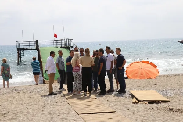 norvecli-turist-denizde-boguldu-yakinlari-sinir-krizi-gecirdi-1651670060555.jpg Norveçli turist denizde boğuldu! Yakınları sinir krizi geçirdi-2