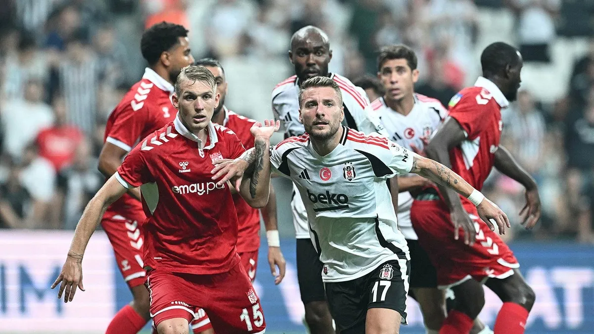 Spor yazarlarından flaş Beşiktaş ve hakem yorumu! 10 kişi kalmalıydı