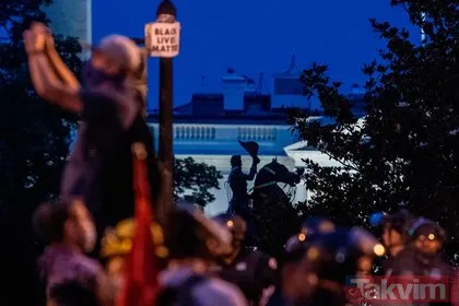 ABD fena karıştı! Eski başkan Andrew Jackson heykelini devirmek isteyen göstericilerle polis karşı karşıya