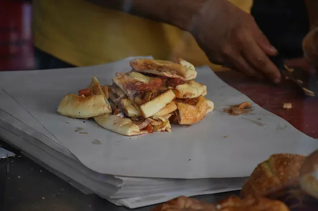 Et yerine bakteri yemeyin! Ucuz kıymalı pidede büyük tehlike
