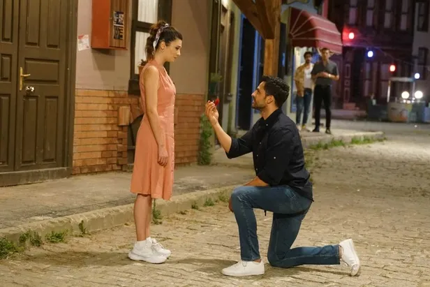 Gençliğim Eyvah 4. yeni bölümde izleyiciyi neler bekliyor? Çavi ve Zola'dan kurtulmak isteyen Arif'in oyunu ters tepiyor!-4