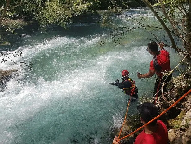 Siirt'in Pervari ilçesinde piknik yaptıkları sırada Müküs Çayı'na düşen hemşire hala bulunamadı-4