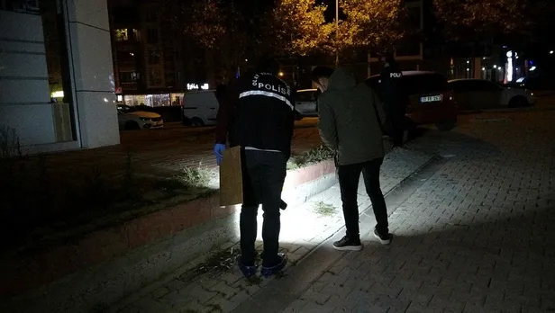 cinnet-anne-ve-babasini-oldurup-intihar-etti-1636844202376.jpeg Cinnet! Anne ve babasını öldürüp intihar etti-2