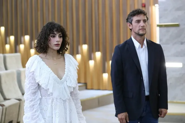 elif-gercekleri-ogreniyor-bir-kucuk-gun-isigi-11-bolum-fragmani-yayinlandi-gunes-dilanin-kizi-1667858165111.jpg Elif gerçekleri öğreniyor! Bir Küçük Gün Işığı 11. bölüm fragmanı yayınlandı: “Güneş, Dila’nın kızı”-4