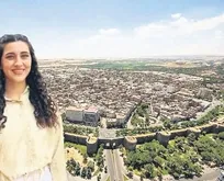 Dicle Üniversitesi’nde görevli Özge Salman evinde ölü bulundu