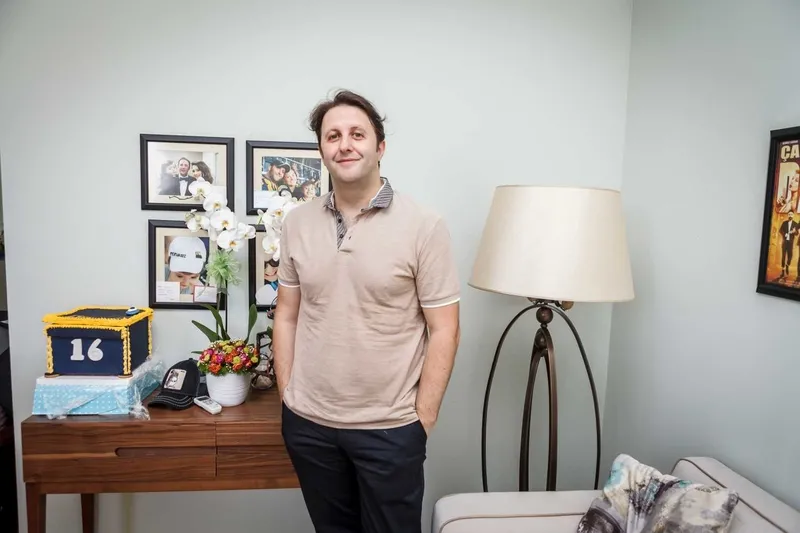 cakallarla-dansin-serveti-ilker-ayrik-esiyle-nasil-tanisti-1774015537578.jpeg Yıllarca vesikalığını sakladığı kadın... İlker Ayrık’ın 15 yıl sonra kavuştuğu eşiyle hikayesi “Yok böyle bir aşk” dedirtti-6