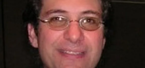 Hacker Kevin Mitnick ABD'nin bazı en güvenli bilgisayar sistemlerine izinsiz girmek suçundan FBI tarafından tutuklandı.