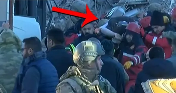 Son dakika: Depremden 12 saat sonra enkaz altından çıkarılan Miraç Dişli'den acı haber-3