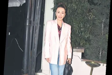 Sibel Aytan yeni yaşını sevdikleriyle kutladı!